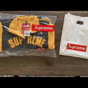 Supreme TNF Denali fleece